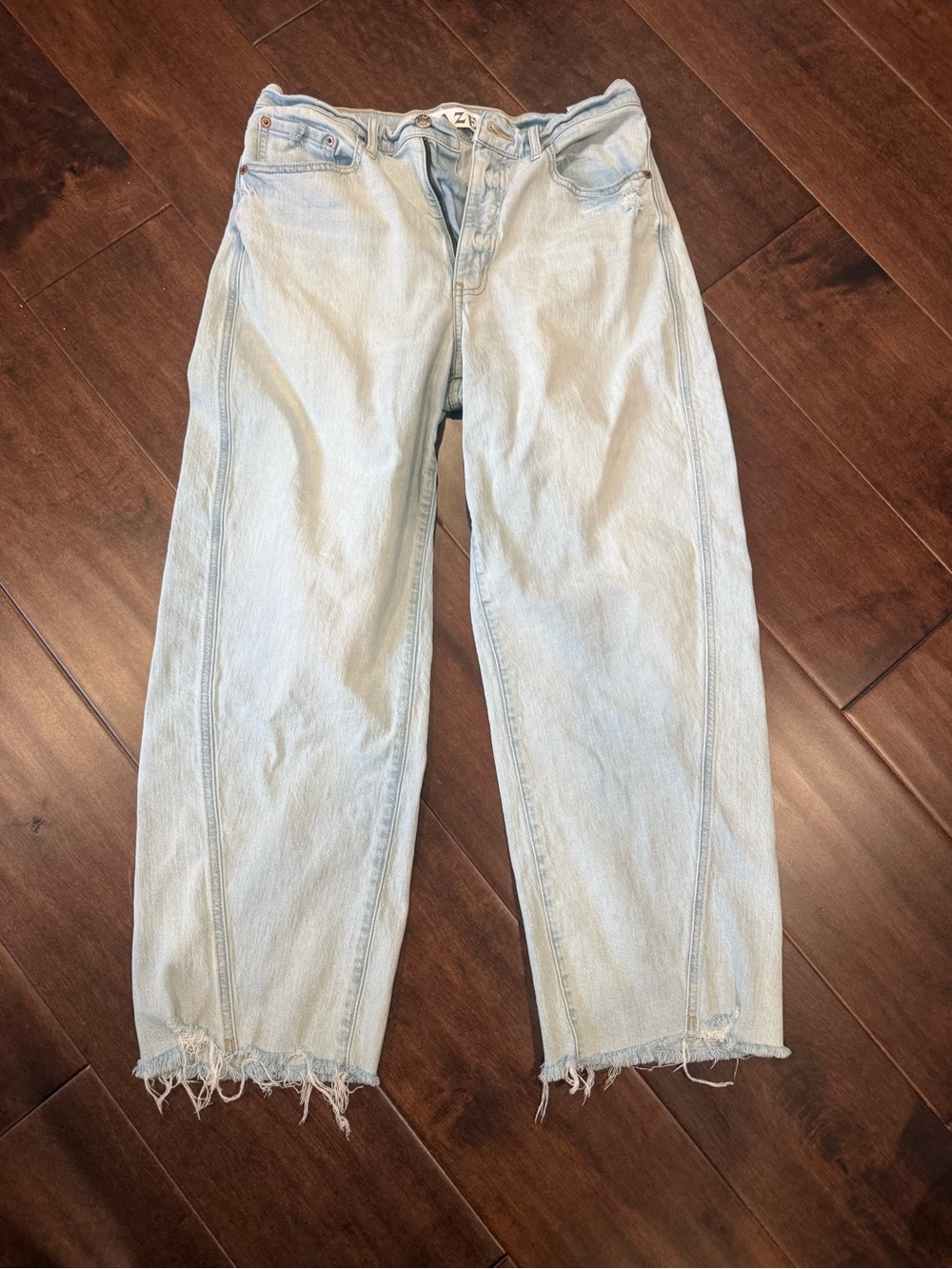 DAZE Tough Love Jeans Size 28 Light Wash High Rise Raw Hem Womens